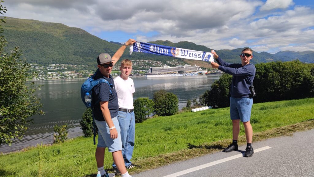 Liebe Grüße aus Nordfjordeid. 😎 04.08.26